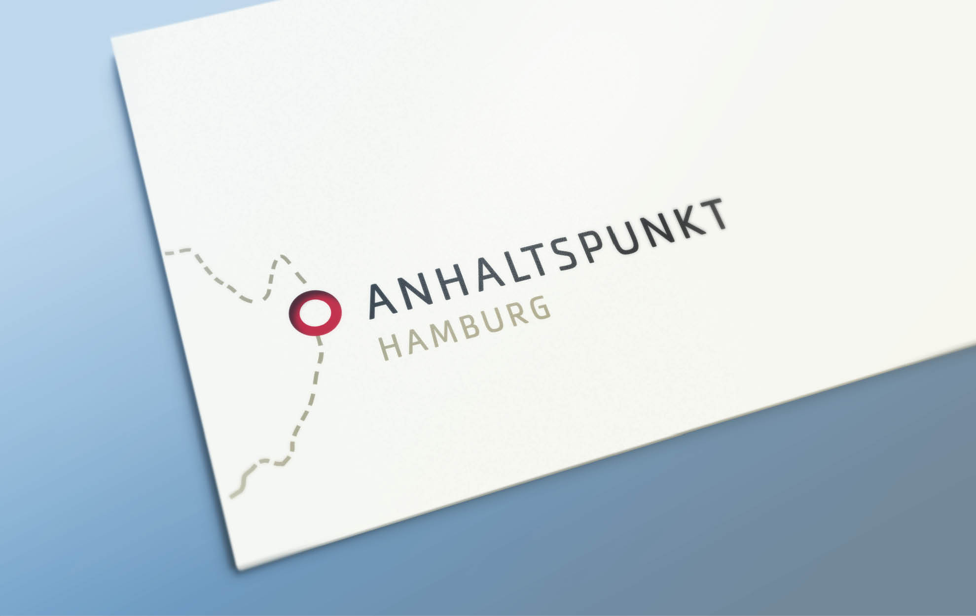Anhaltspunkt Hamburg – Logo Design Logo von Anhaltspunkt Hamburg mit stilisierter Punktlinie und moderner Typografie auf hellem Hintergrund.
