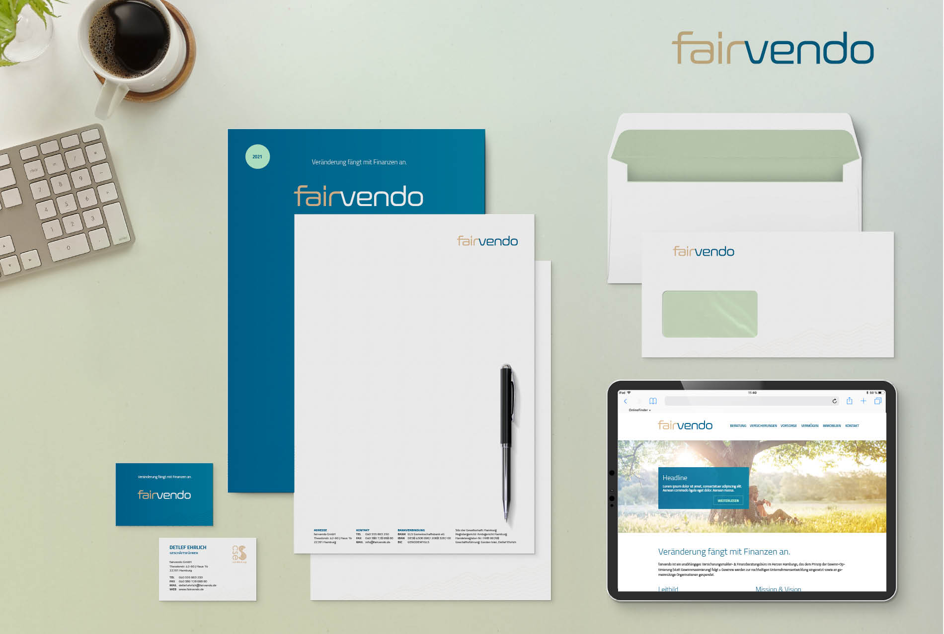 Geschäftsausstattung im Corporate Design von Fairvendo mit Briefpapier, Visitenkarte, Umschlag und Website-Layout in harmonischen Blau- und Grüntönen.